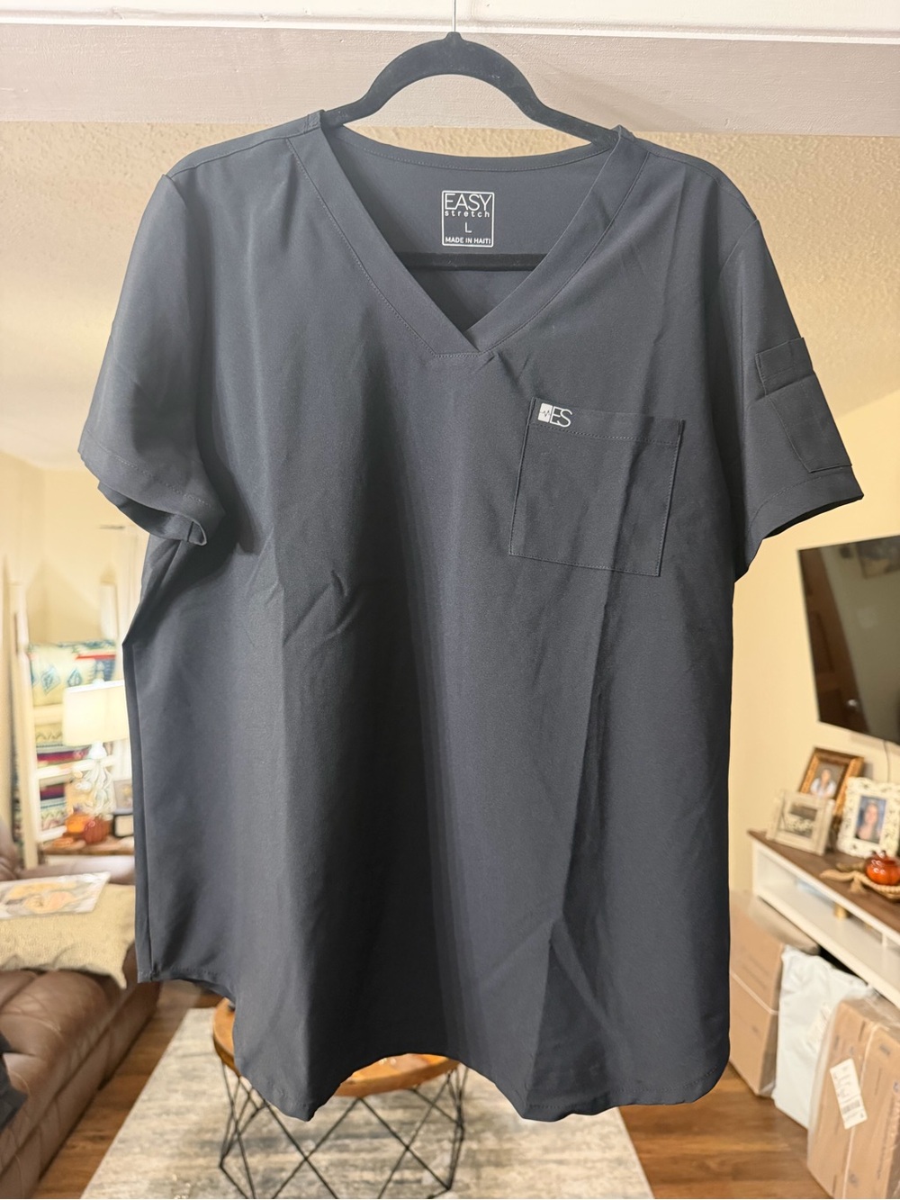 NWT Easy Stretch Black 4-Way Stretch V-Neck Scrub Top – Women’s Large 🖤